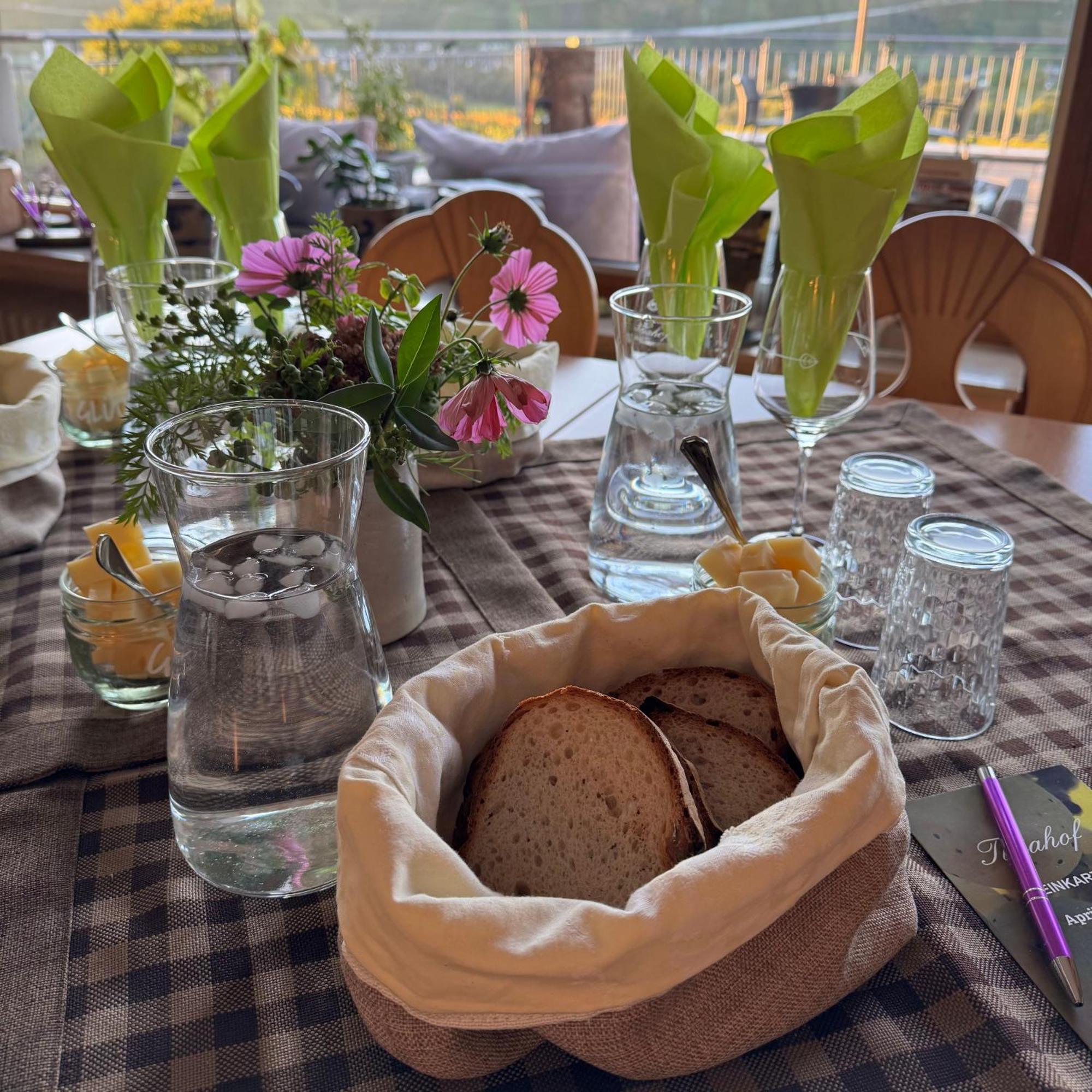 Weingut Tiliahof Bed and Breakfast Brauneberg Exteriör bild
