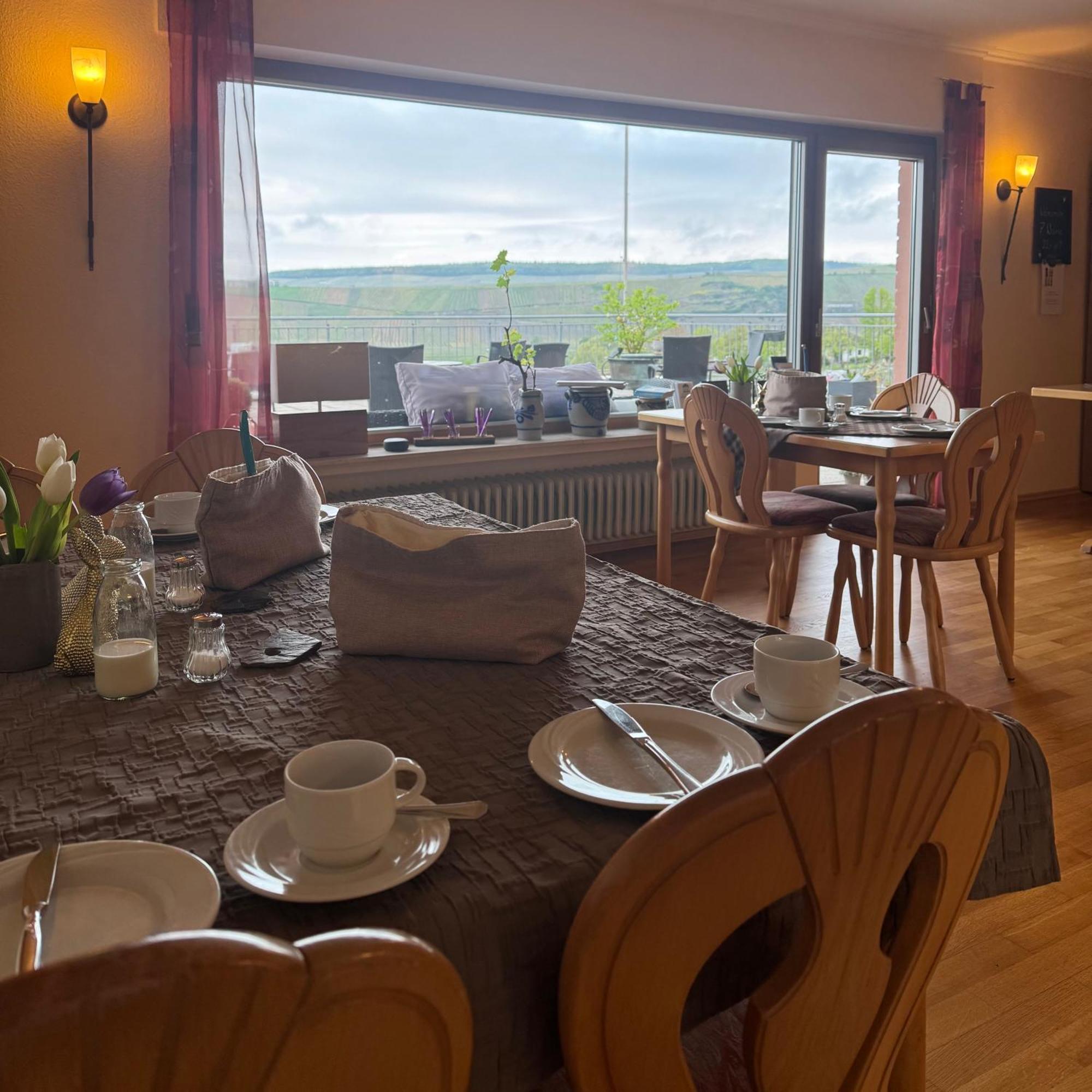 Weingut Tiliahof Bed and Breakfast Brauneberg Exteriör bild